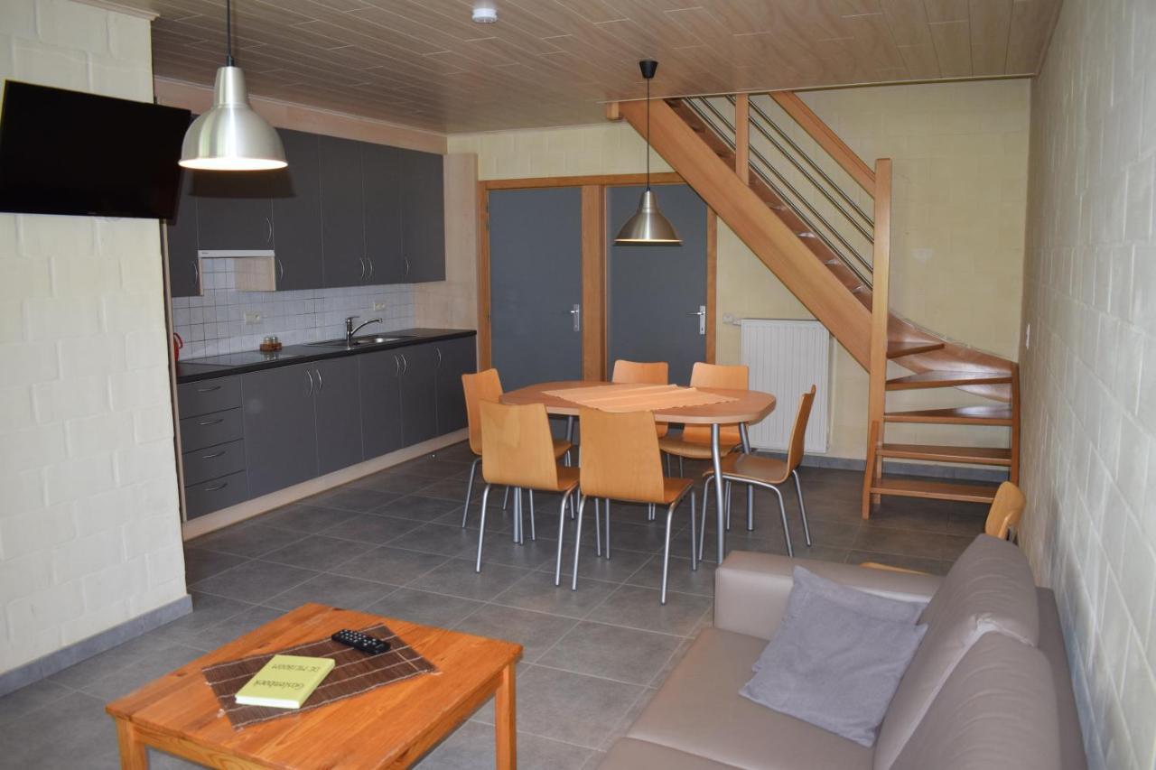 De Meiboom Vakantiehoeve Tot 21 Pers Langemark Exterior photo